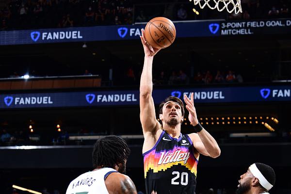 布克末节爆发连中关键球,太阳险胜爵士守住西部第二